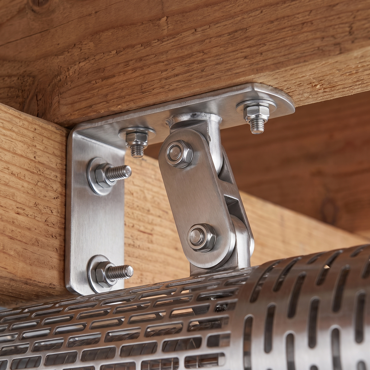 Adjustable mounting bracket detail